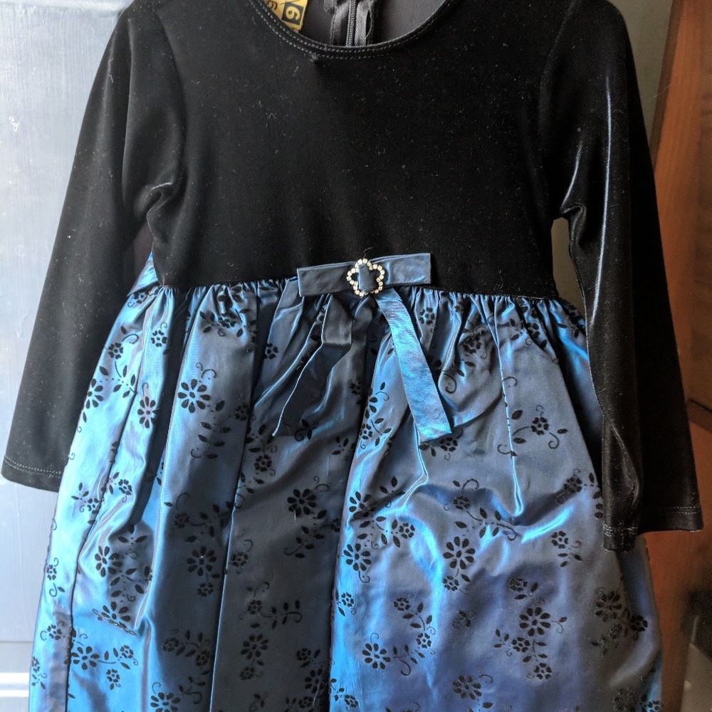 EUC Little Girls Dress Size 4T